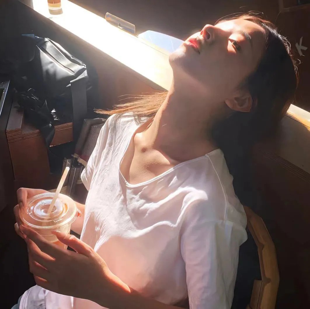 这个少侠有点冷